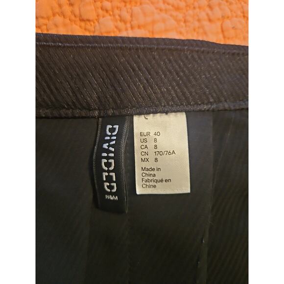 H&M Divided Cheerleader Pleated Black Skirt w/White Stripes Size 8 Womens - Picture 4 of 7